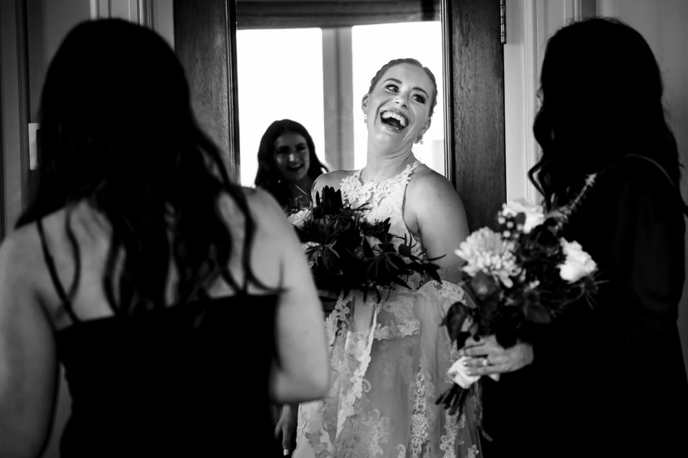 Photograph in black and white of the laughing bride.