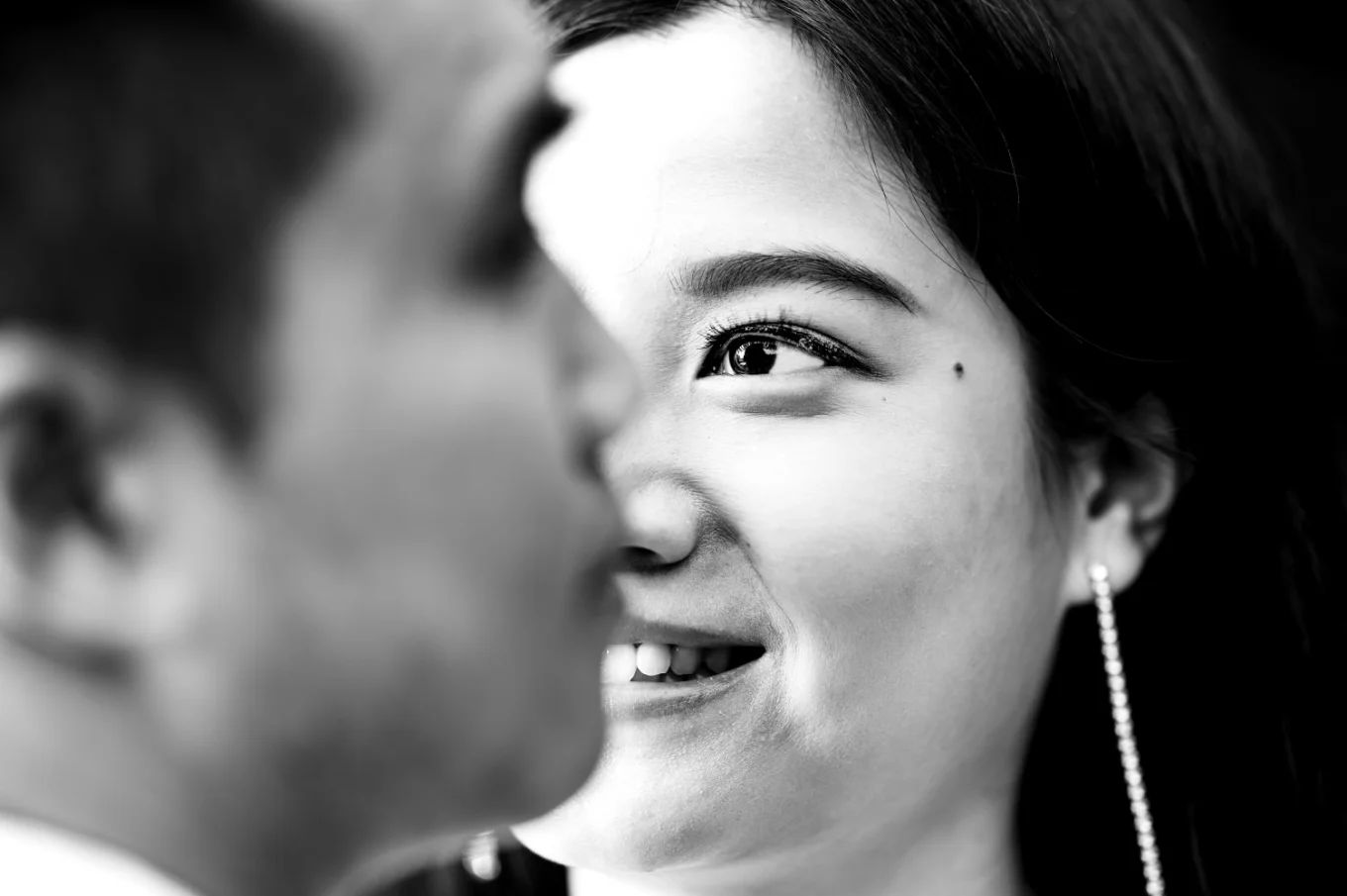 A girl eye focused on her fiancee.