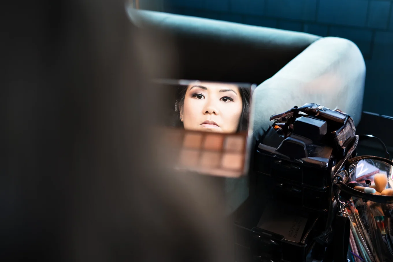 The bride looks at the mirror