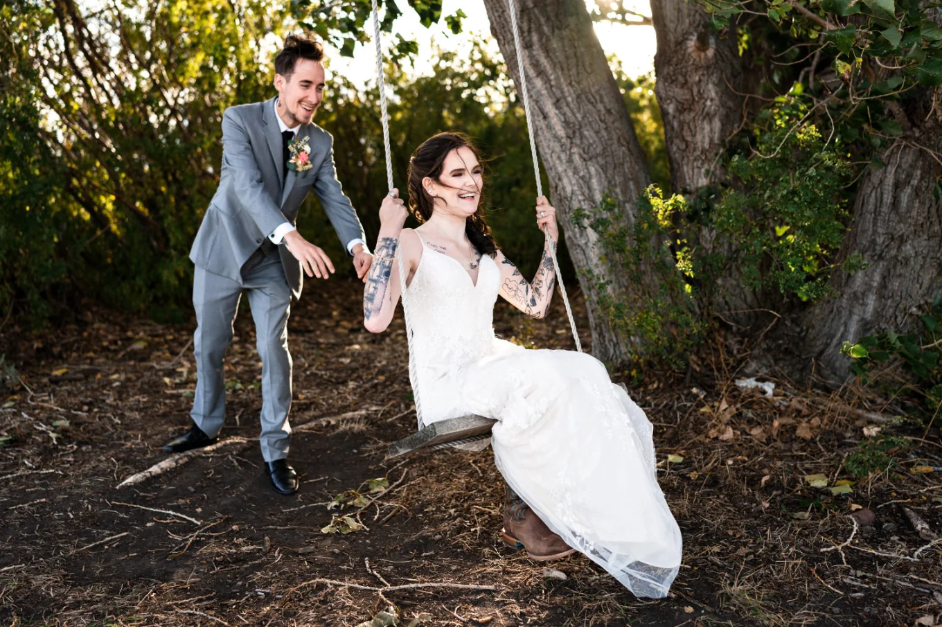 groom swing the bride n the swing