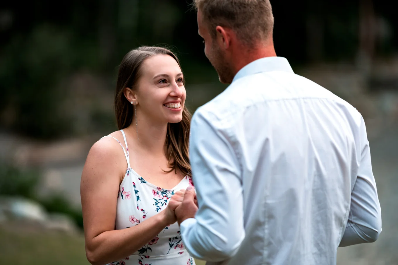 Man end woman hold hands