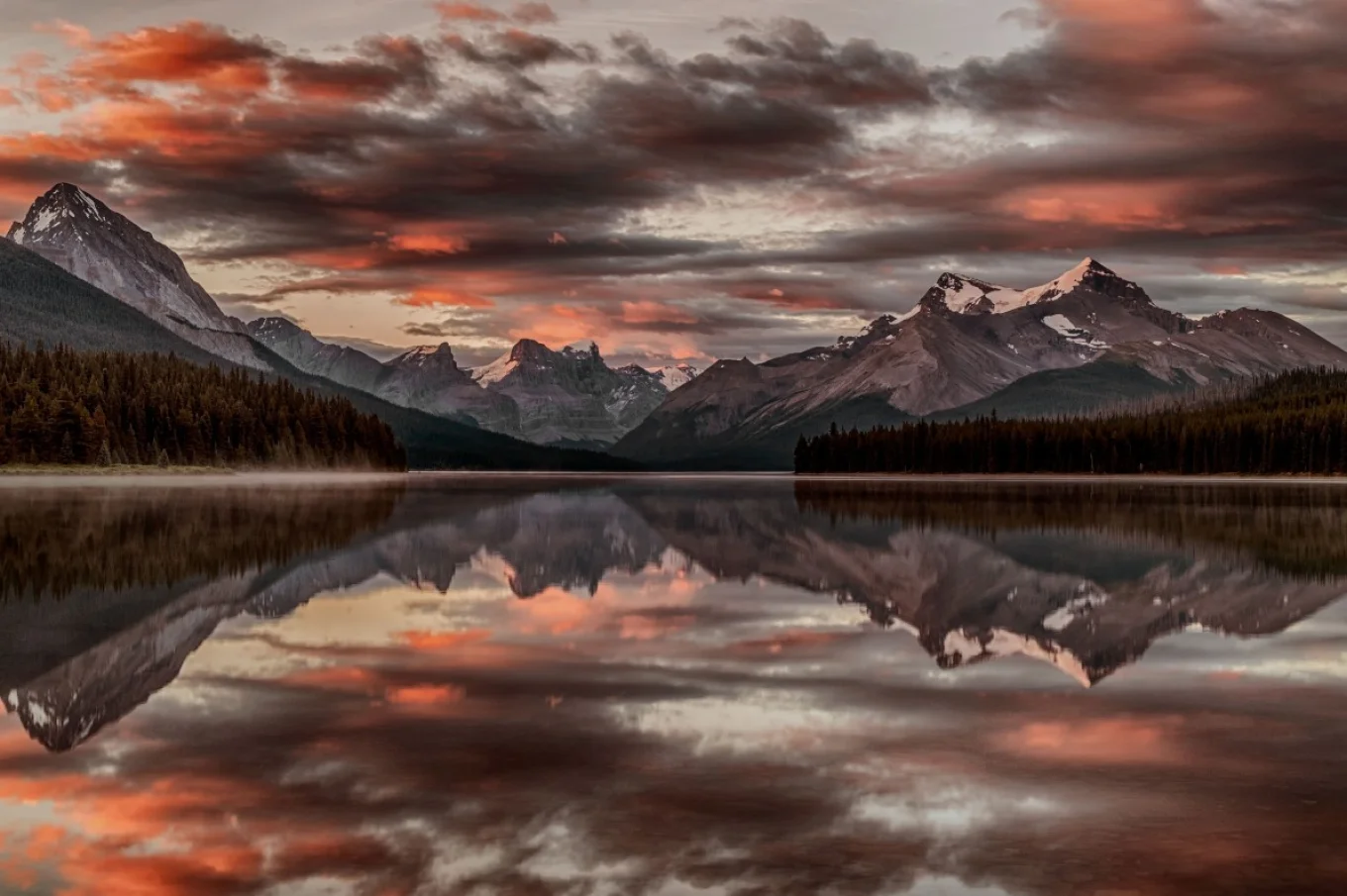 sunrise at Maligne lake