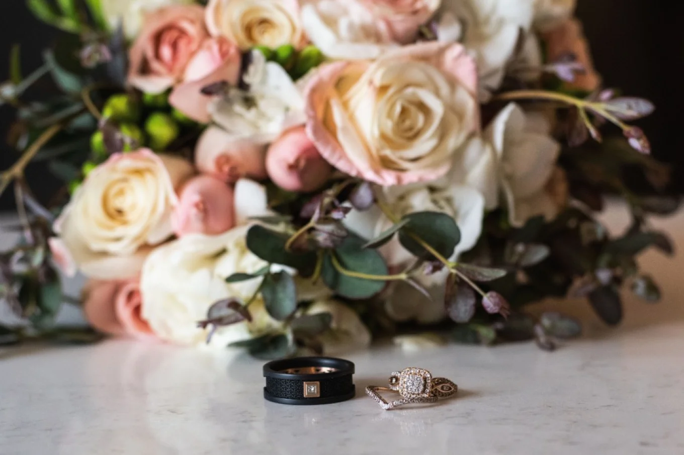 Wedding bouquet and wedding rings