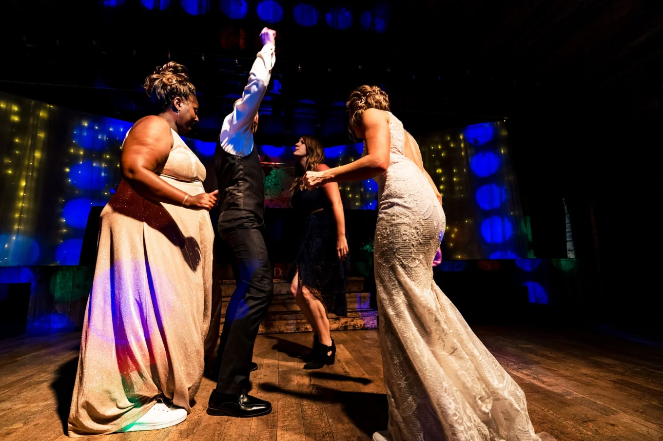 Calgary Wedding Party captured by Calgary Wedding Photographer