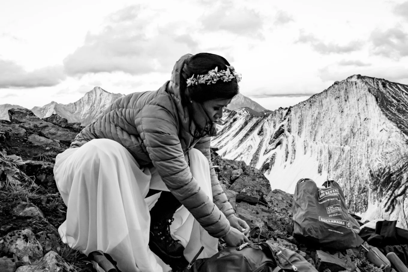 Bride is getting ready for wedding session in the mountains.