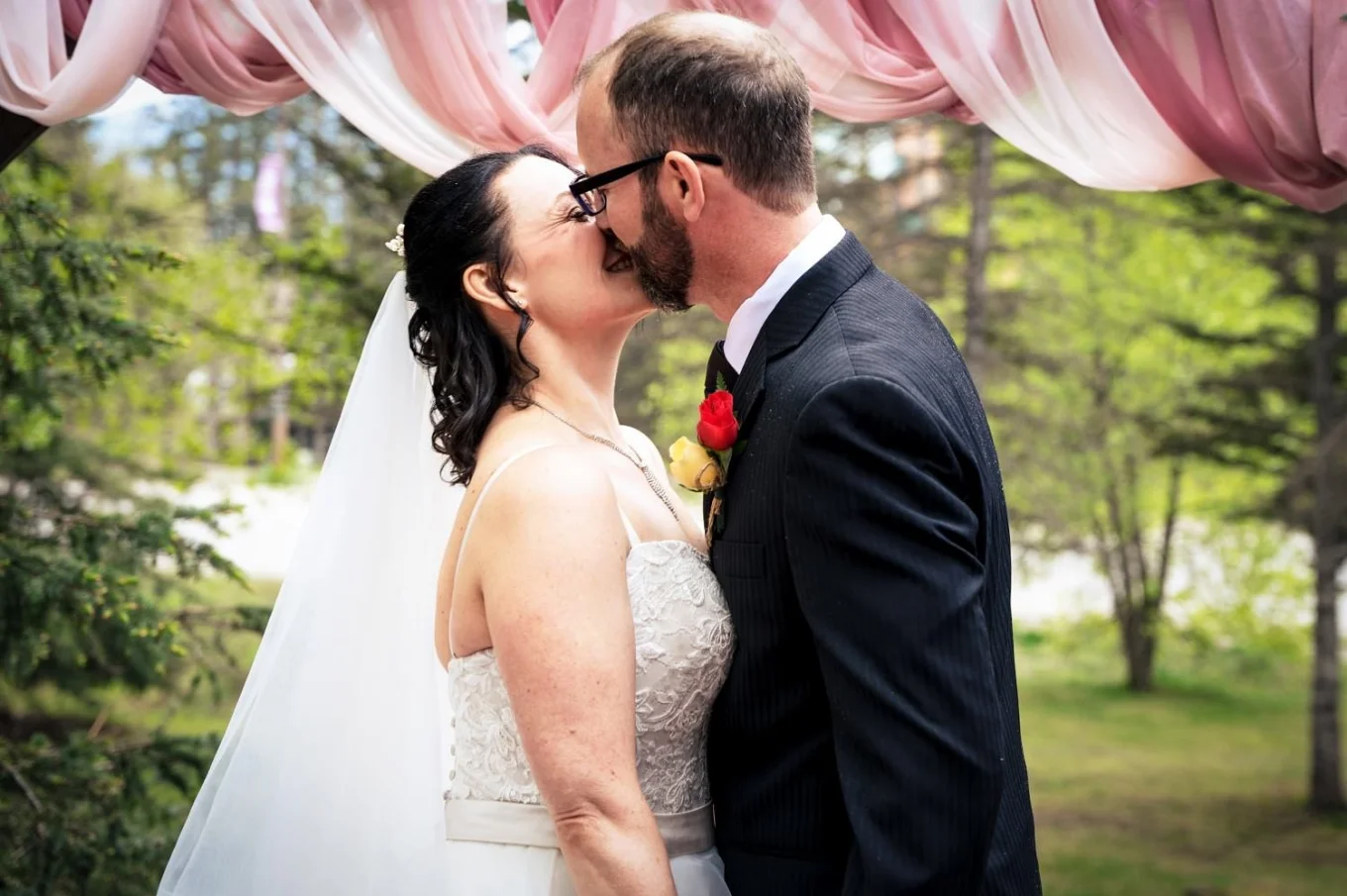 First kiss at the Banff Wedding