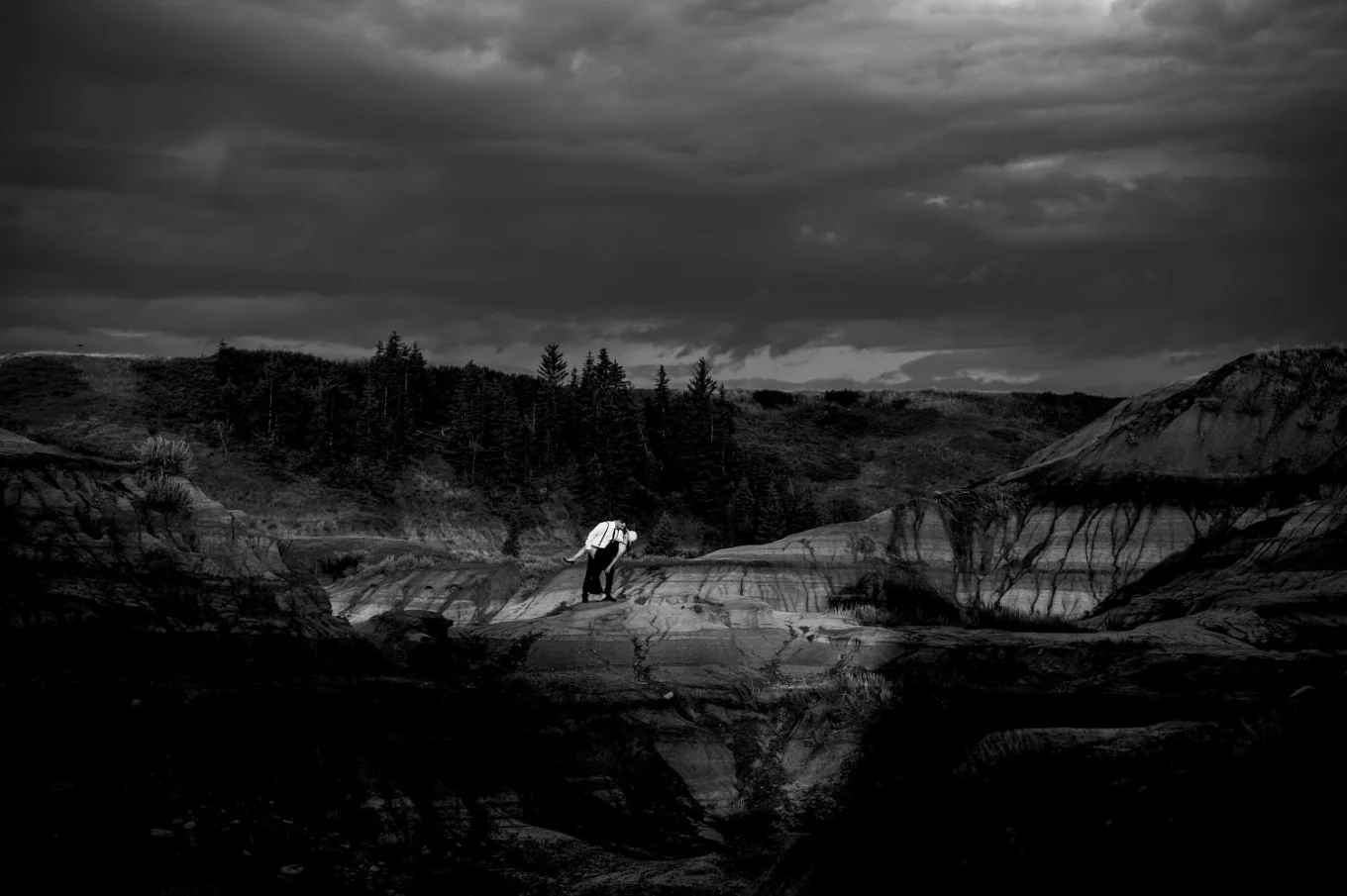 Amazing black and white photograph of couple dancing at Horseshoe Canyon during after wedding photo session with the best Wedding Photographer 4Eyes Photography.
