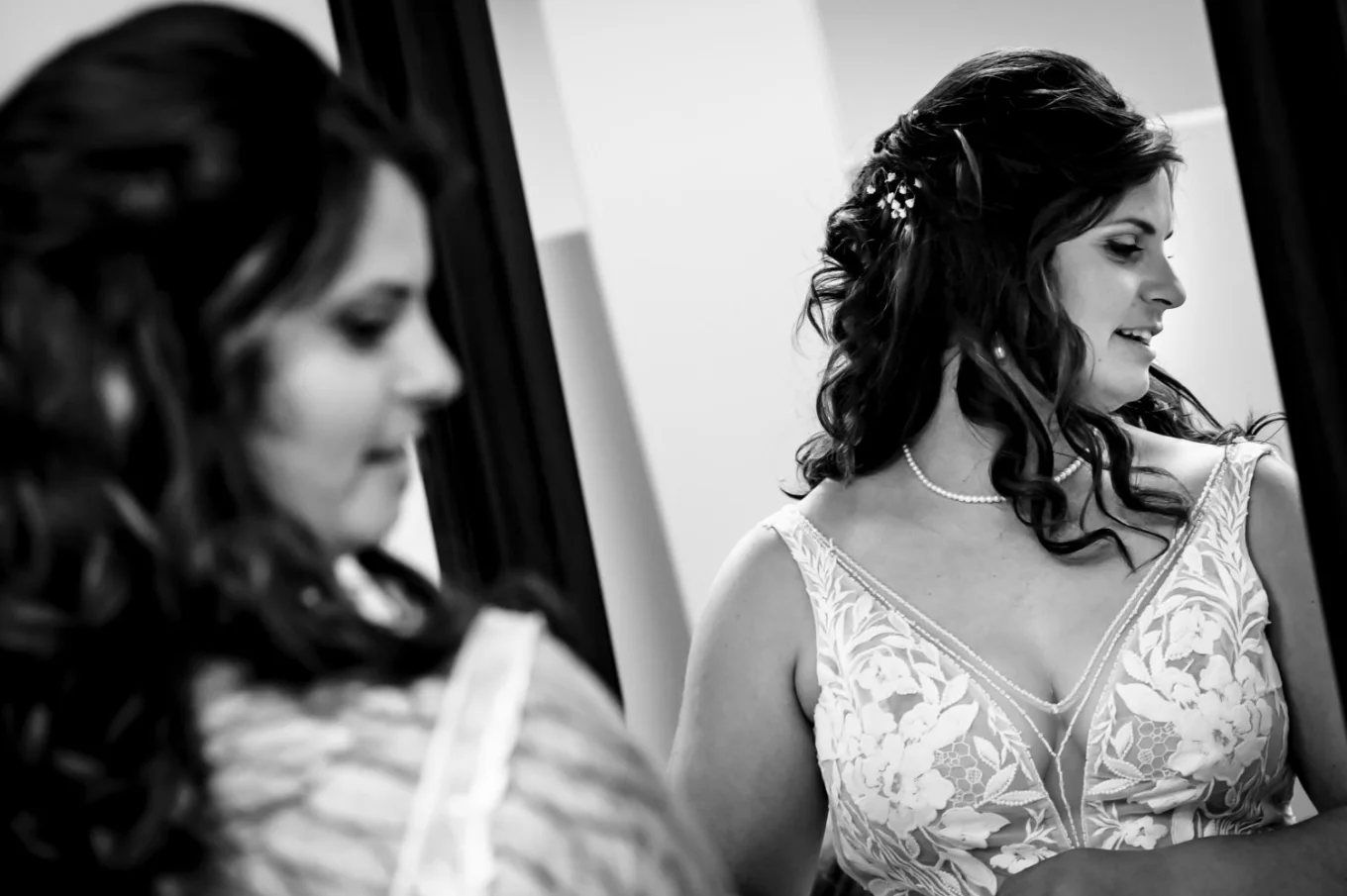 Bride's Portrait in black and white with the reflection in the mirror.
