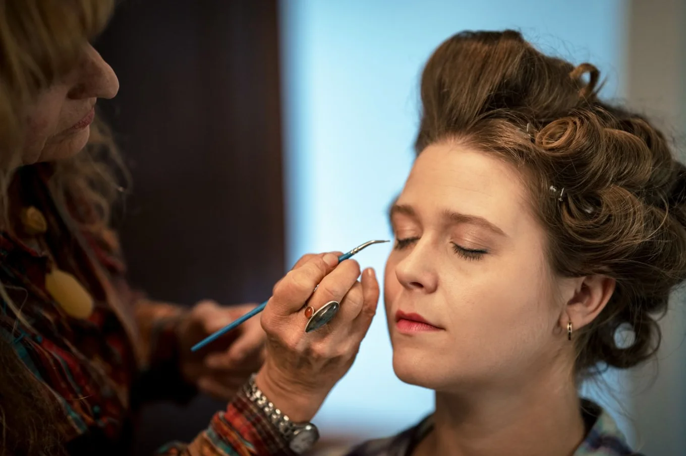 Make up artist puts up leashed in the bridesmaid eye before Calgary Wedding
