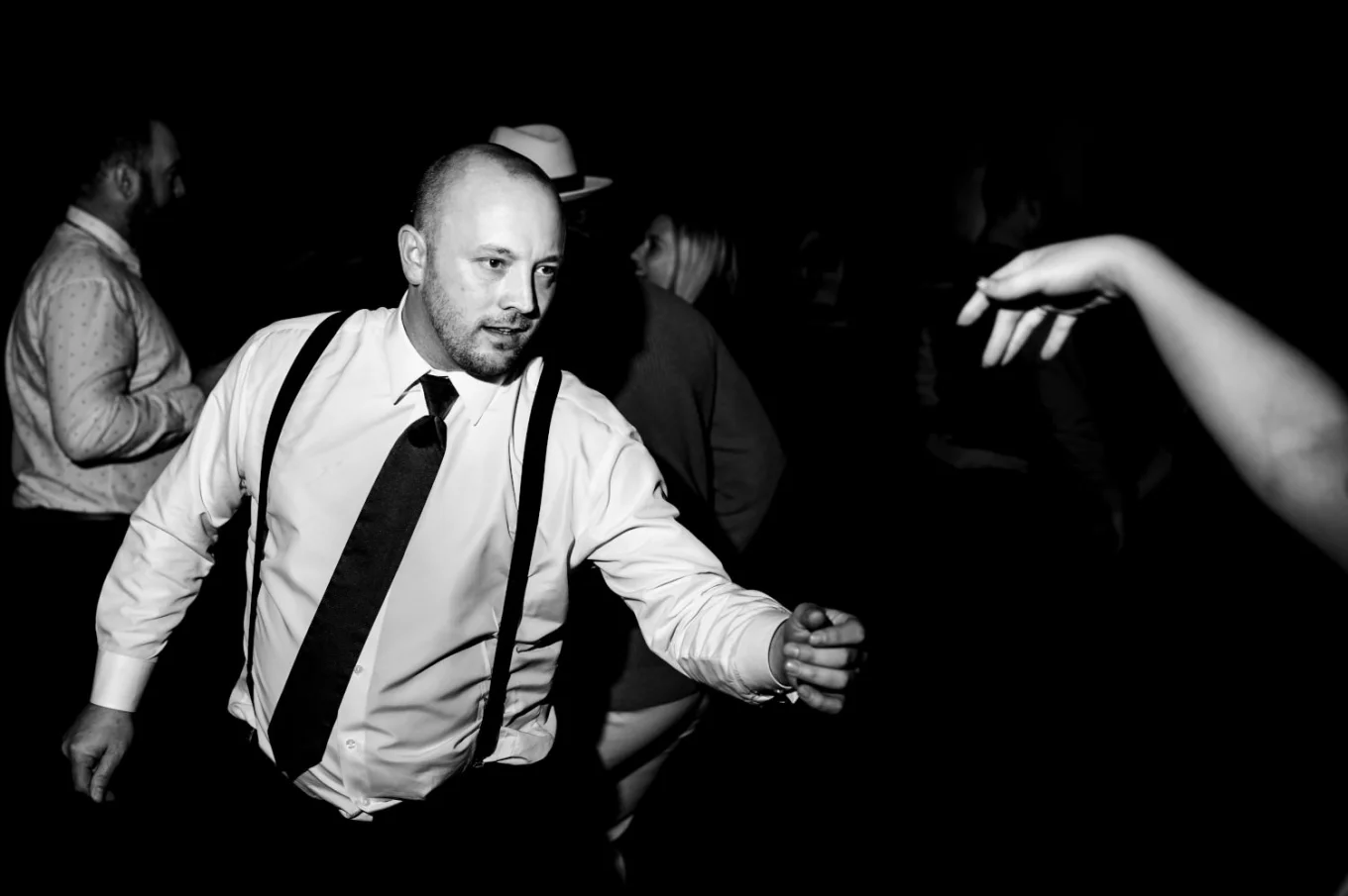 Best men at the dance floor in black and white.