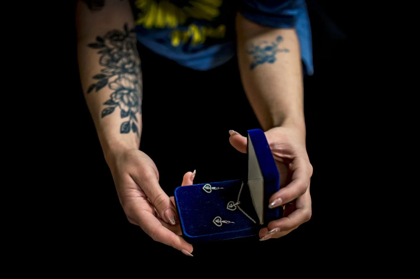 Bridesmaids hands with jewellery box with wedding earnings and necklace.