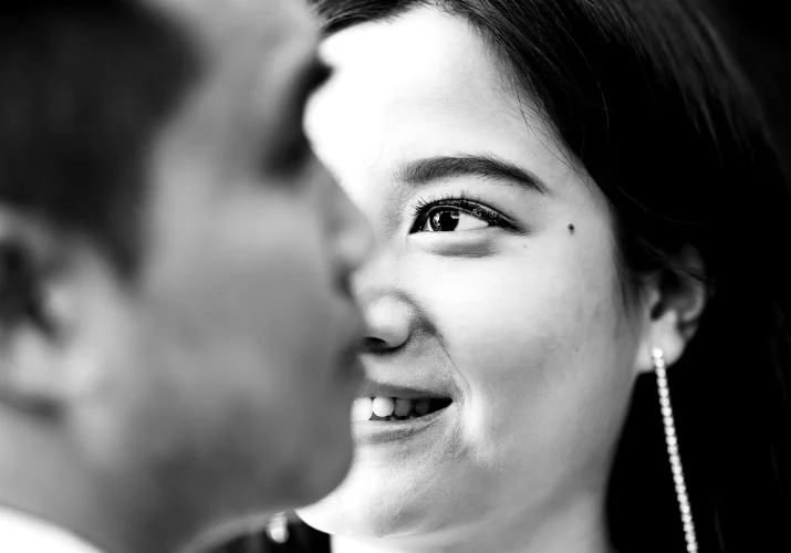 A girl eye focused on her fiancee.