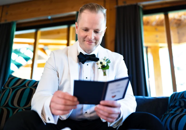 Groom ready the message from the bride in Calgary
