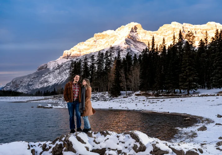 Minnewanka Lake Portrait: beautiful shoot of love in Banff