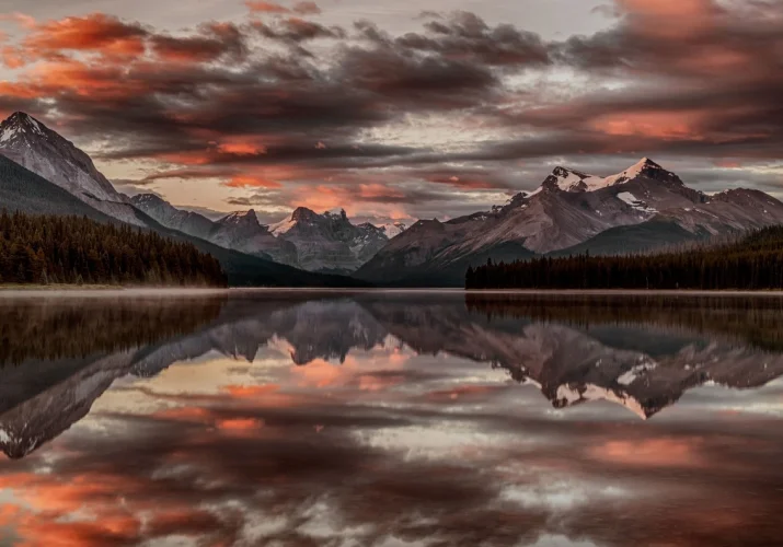 sunrise at Maligne lake