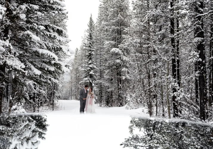 creative photograph of newlyweds in Kananaskis