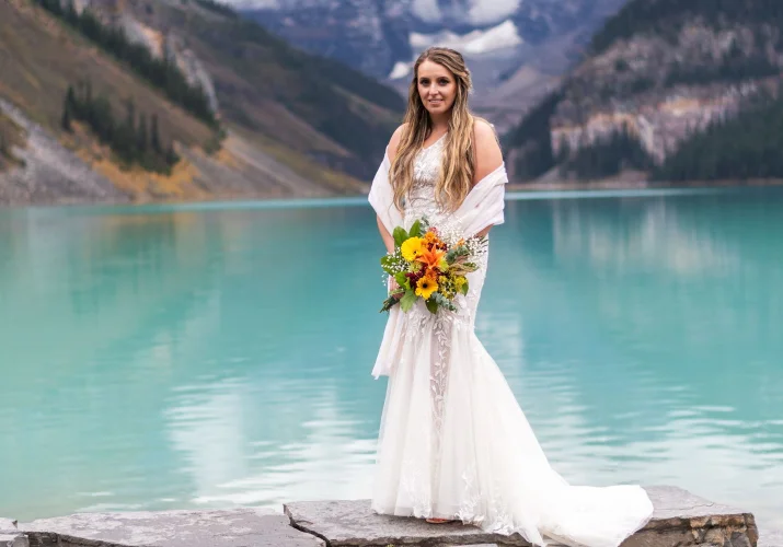 Beautiful bride's portrait in white wedding dress an the lake