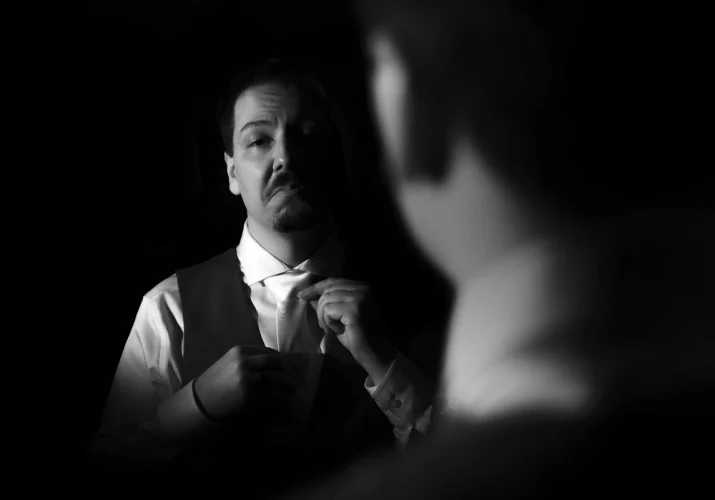 groom fixing the tie