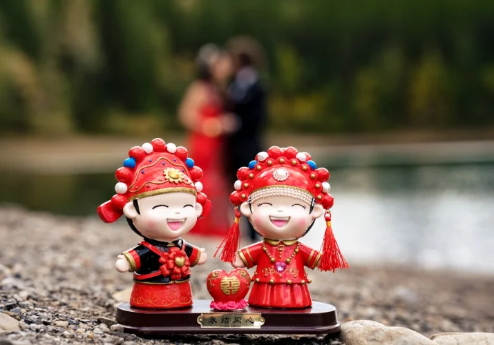 Oriental Korean figures.