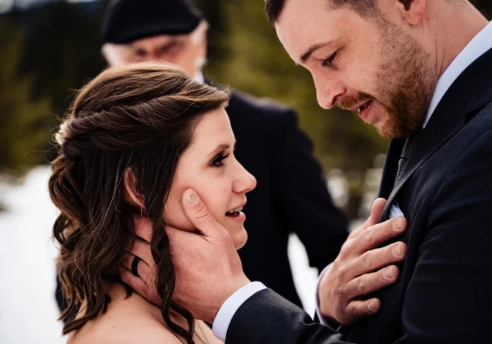 Groom put his hand on his heart during saying his vow.