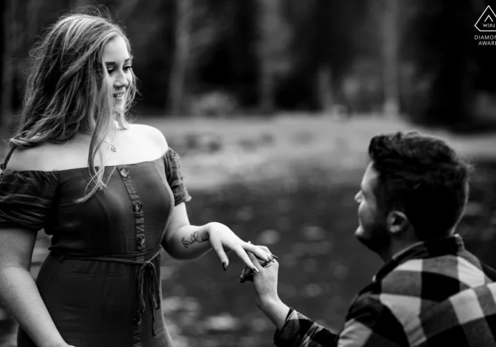 Man propose to his fiance in Calgary. Diamond Award for Calgary Engagement Photo.