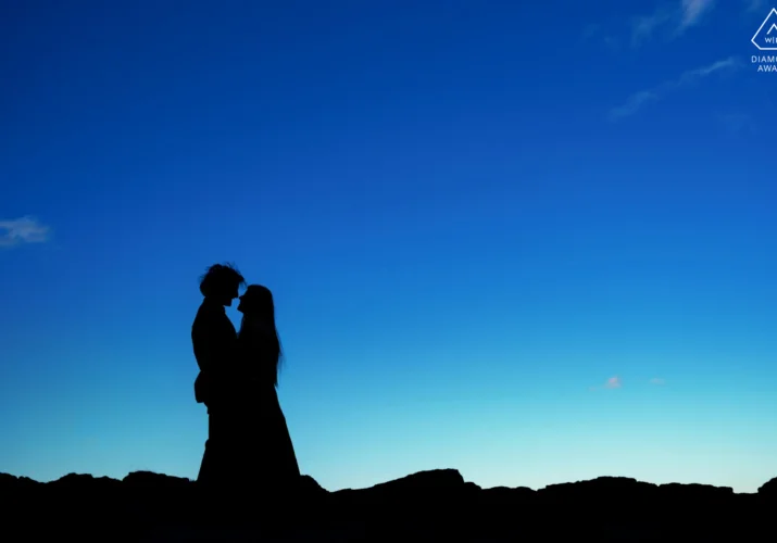 Engagement silhouette in the giant rock.