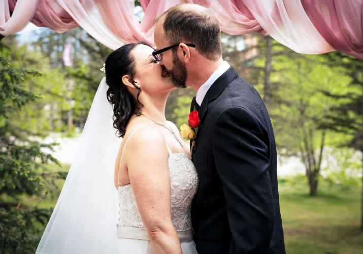 First kiss at the Banff Wedding