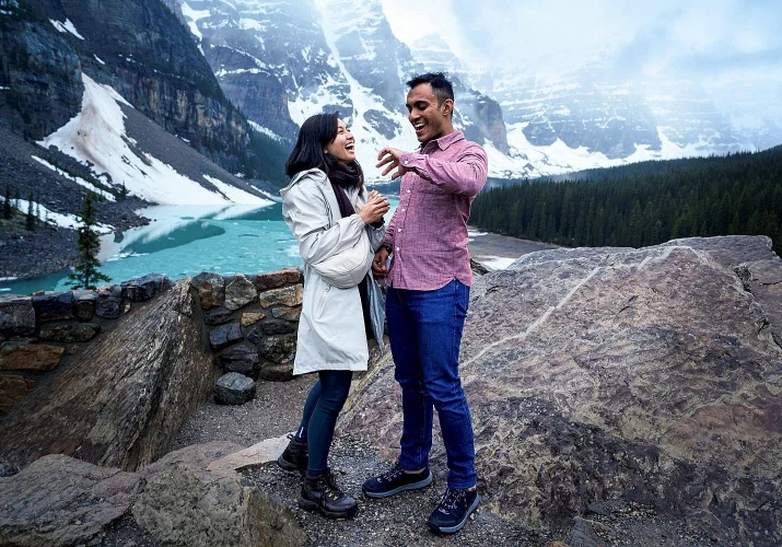 Man got his engagement ring. Surprise engagement of a girl.