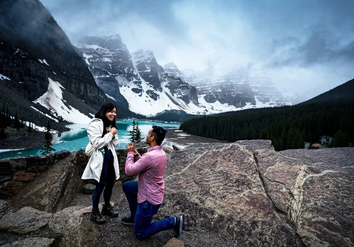 Man goes down on knee while proposing to his girlfriend at Moraine Lake