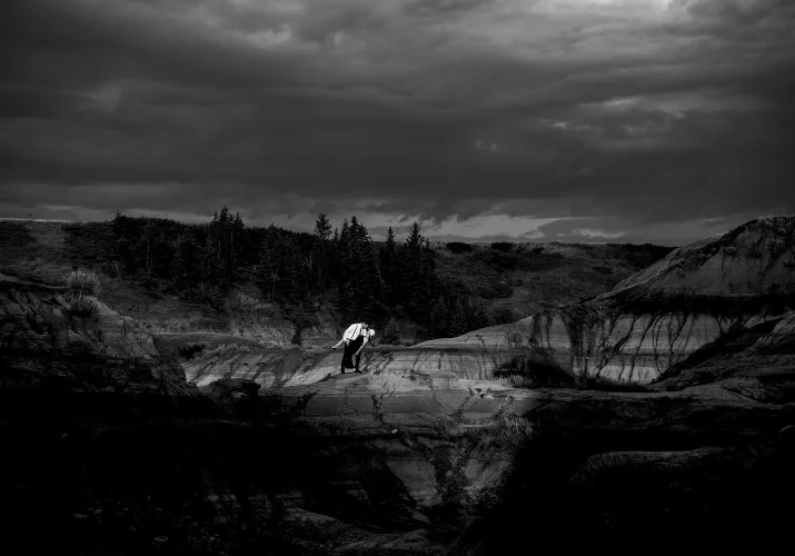 Amazing black and white photograph of couple dancing at Horseshoe Canyon during after wedding photo session with the best Wedding Photographer 4Eyes Photography.
