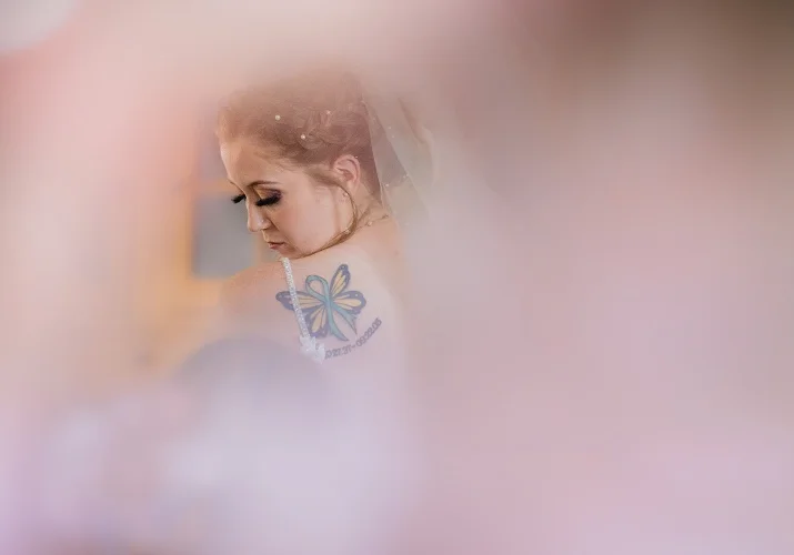 Brides look over the shoulder