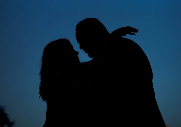 silhouette couple in love