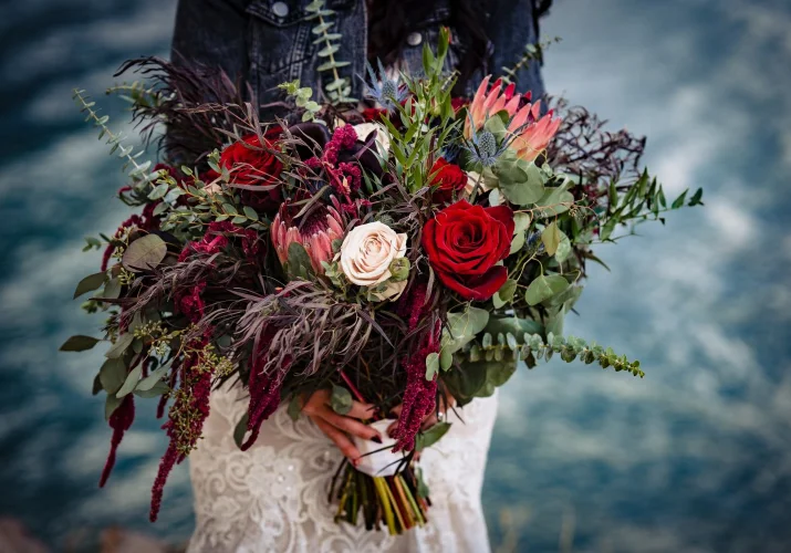 red wedding flowers.
