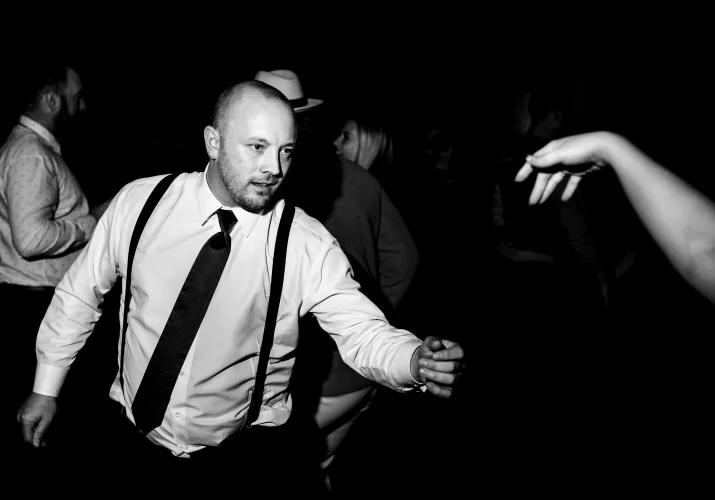 Best men at the dance floor in black and white.